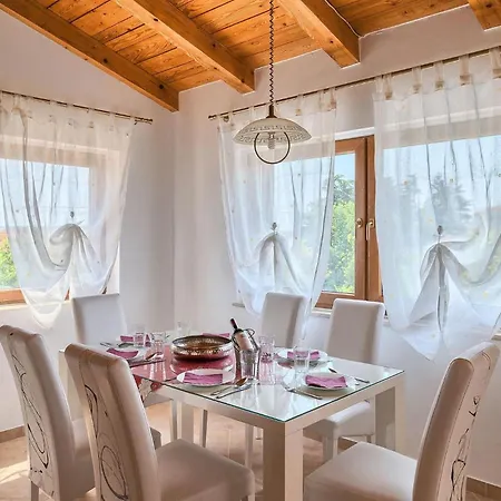 Jenny Holiday home
